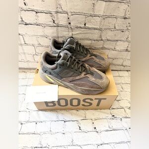 Adidas Yeezy Boost 700 (Mauve). Size 10.5